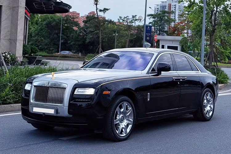 Với tài chính hơn 4 tỷ đồng, bạn sẽ có nhiều sự lựa chọn nếu mua xe sang, xe siêu sang như Mercedes-Maybach S-Class, BMW 7-Series, Audi A8, và có cả xe siêu sang Rolls-Royce Ghost đã qua sử dụng nếu ai đó muốn thể hiện sự đẳng cấp, quý tộc.