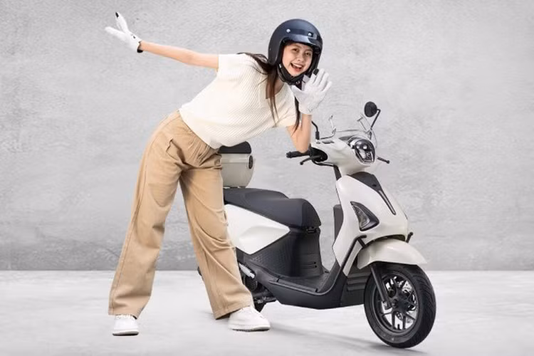 Mô-men xoắn cực đại đạt 9,87 Nm tại 6.000 vòng/phút. Xe sử dụng hộp số tự động CVT, truyền động bằng dây đai đến bánh sau.