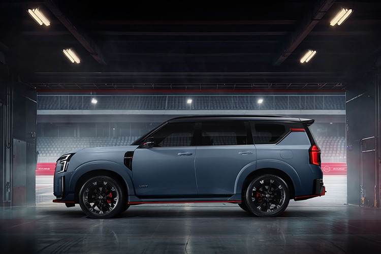 Cụ thể, Nissan Patrol Nismo mới được trang bị động cơ xăng V6, tăng áp kép, dung tích 3.5L, tạo ra công suất tối đa 460 mã lực. So với bản thường, xe mạnh hơn 35 mã lực. Hiện hãng Nissan chưa công bố thông tin về mô-men xoắn của xe nên nhiều khả năng vẫn giữ ở mức 700 Nm.