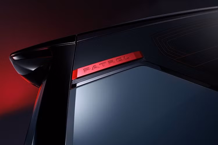 Các phiên bản thường của xe cũng dùng động cơ xăng V6, tăng áp kép, dung tích 3.5L nhưng công suất dừng ở mức 425 mã lực. Động cơ này đi kèm hộp số tự động 9 cấp với lẫy chuyển số sau vô lăng. Tất cả các phiên bản đều có khả năng kéo tiêu chuẩn lên đến 3.855 kg.