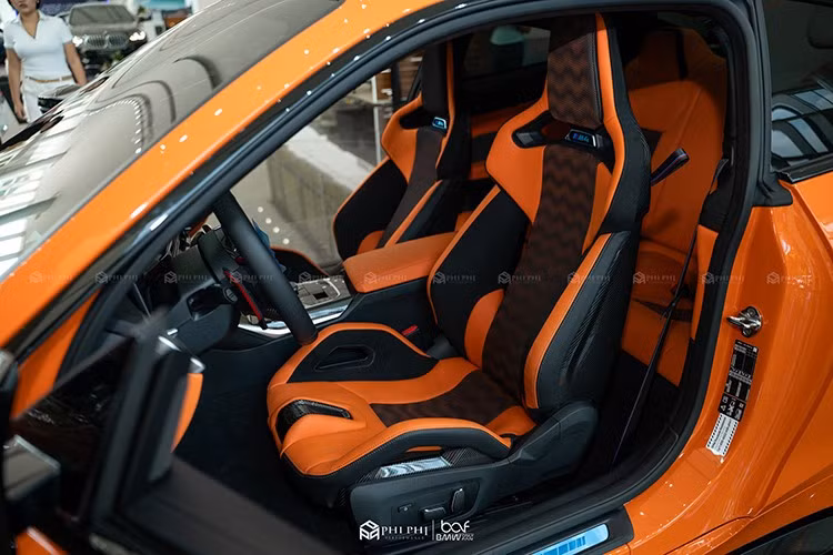 BMW M4 bản Competition được trang bị động cơ xăng 6 xi-lanh, tăng áp kép, dung tích 3.0 lít, sản sinh công suất tối đa 503 mã lực và mô-men xoắn cực đại 650 Nm.