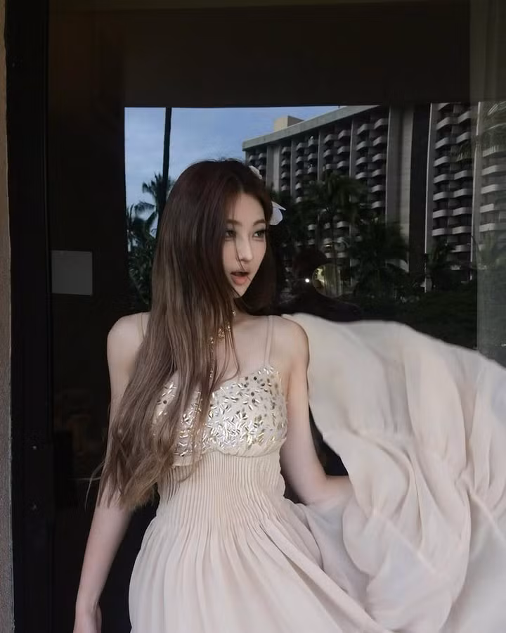 Shirley Yu xuất thân từ gia đình có truyền thống thể thao. Đam mê của cô nàng là thể thao mạo hiểm.