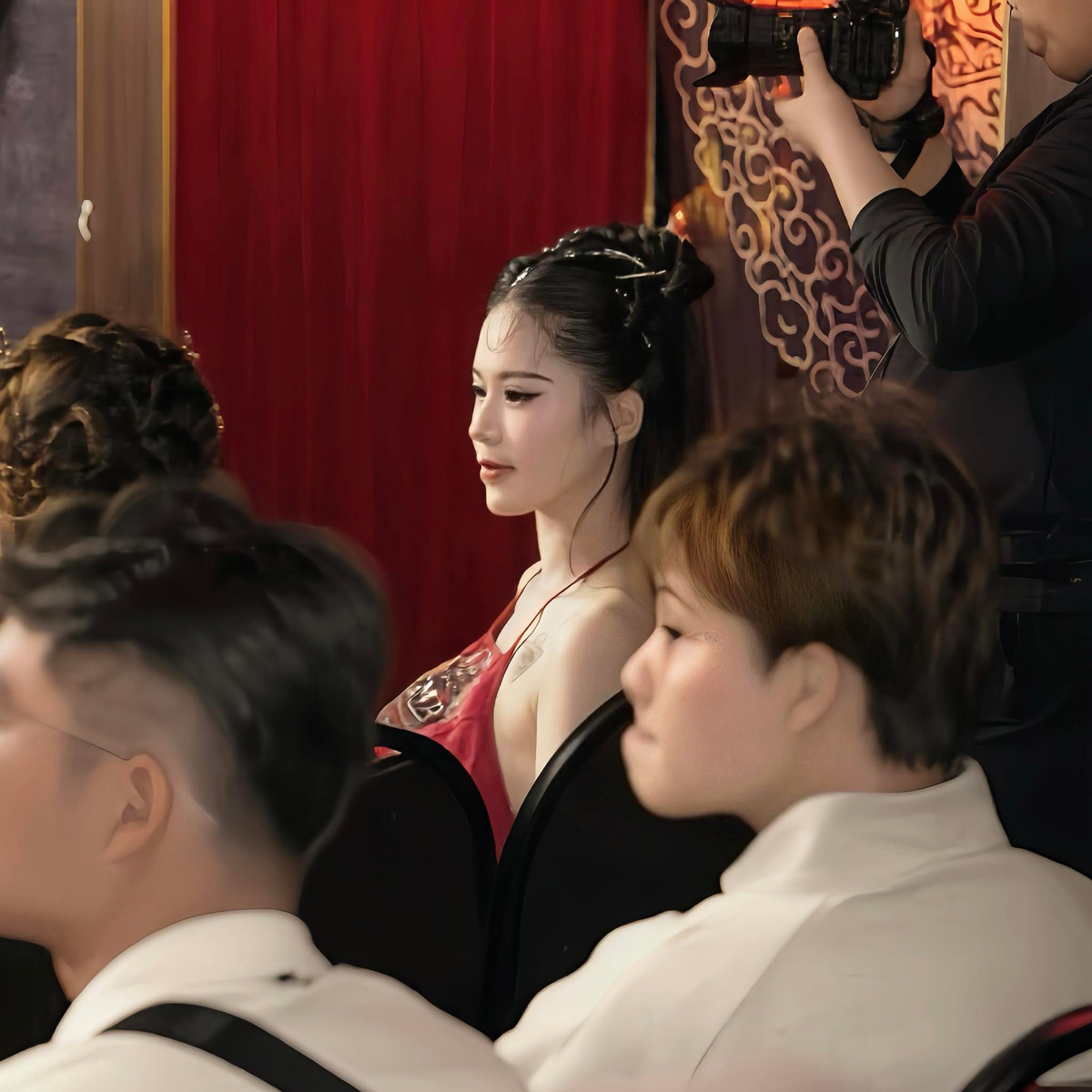 Ngoài cosplay, YuGi cũng hoạt động tích cực trong vai trò streamer, đặc biệt là với tựa game Liên Quân Mobile.