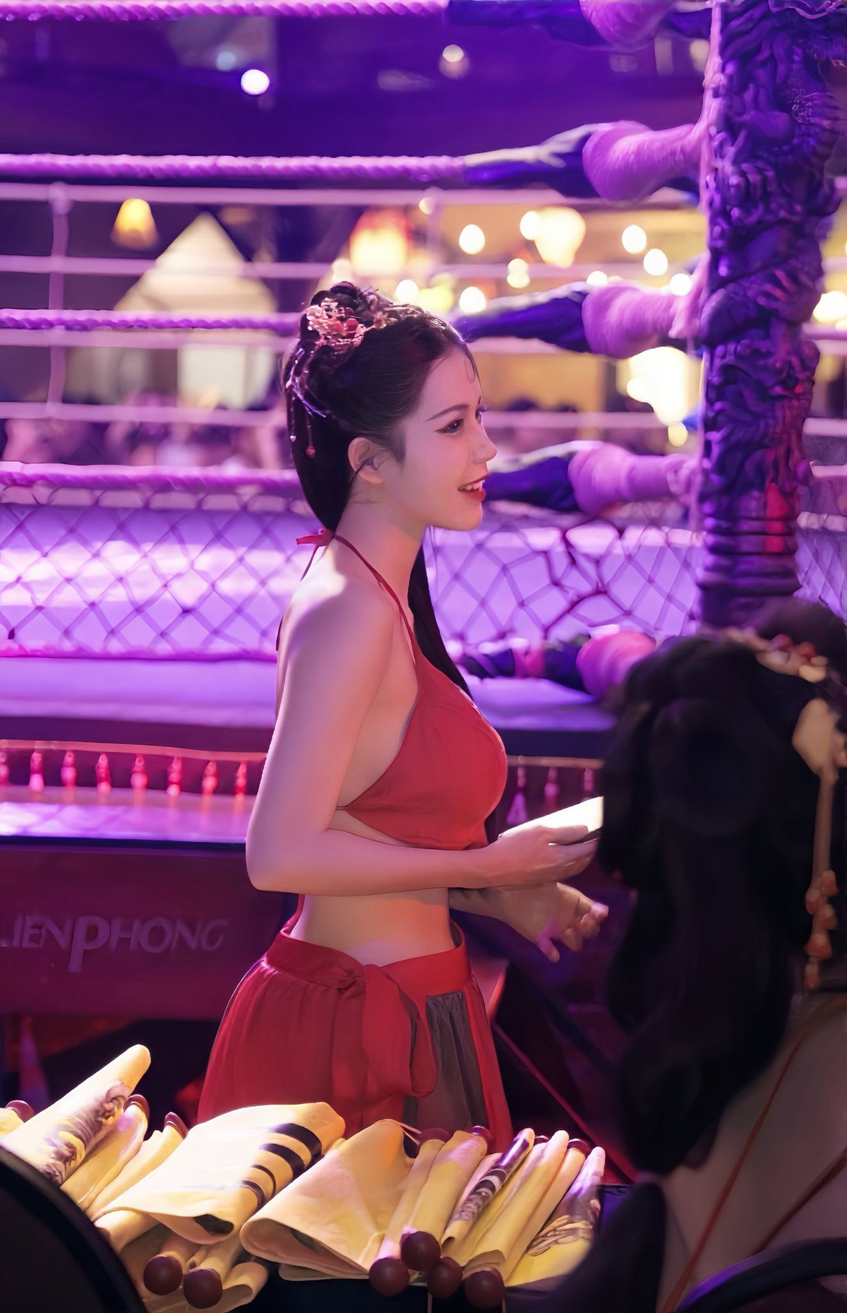 Nguyễn Hữu Kiều Oanh, thường được biết đến với biệt danh YuGi, là một gương mặt nổi bật trong cộng đồng cosplay và streamer Việt Nam. Cô sinh năm 1997 tại Đà Nẵng và hiện đang sinh sống và làm việc tại TP.HCM.