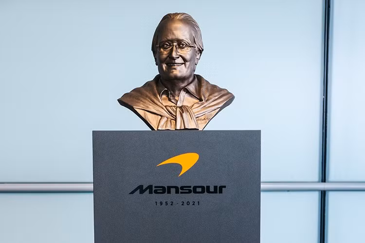 Bên cạnh đó, ông còn là kiến trúc sư đứng sau sự kết hợp giữa McLaren và động cơ TAG-Porsche – tổ hợp từng giúp đội đua giành 3 chức vô địch thế giới trong giai đoạn hoàng kim của Alain Prost và Niki Lauda.