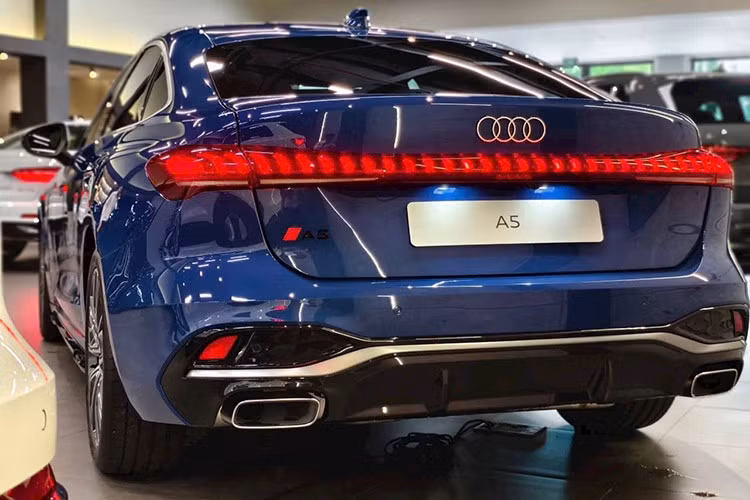 Xe có khả năng tăng tốc từ 0 đến 100 km/h trong 7,8 giây, tốc độ tối đa đạt 248 km/h. Hộp số ly hợp kép 7 cấp S tronic và hệ dẫn động cầu trước giúp cải thiện hiệu suất vận hành và giảm tiêu thụ nhiên liệu so với thế hệ trước.