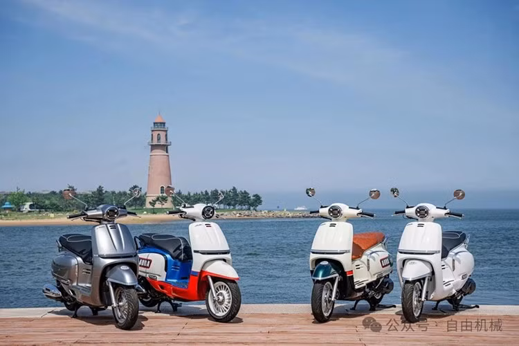 Được biết, mức giá xe CF Moto Aura 150 sẽ sớm được bán tại thị trường Indonesia với khoảng 24.000.000 rupiah (tương đương 38,8 triệu đồng).