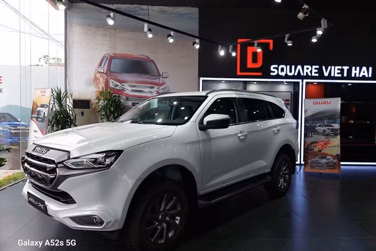 Dù được bổ sung thêm trang bị, mu-X 2025 vẫn cần nhiều nỗ lực hơn để chinh phục khách hàng, đặc biệt trong bối cảnh thị trường xe SUV hạng D đang cạnh tranh khốc liệt, với sự hiện diện mạnh mẽ của những cái tên như Ford Everest, Toyota Fortuner, Hyundai Santa Fe hay Mazda CX-8.