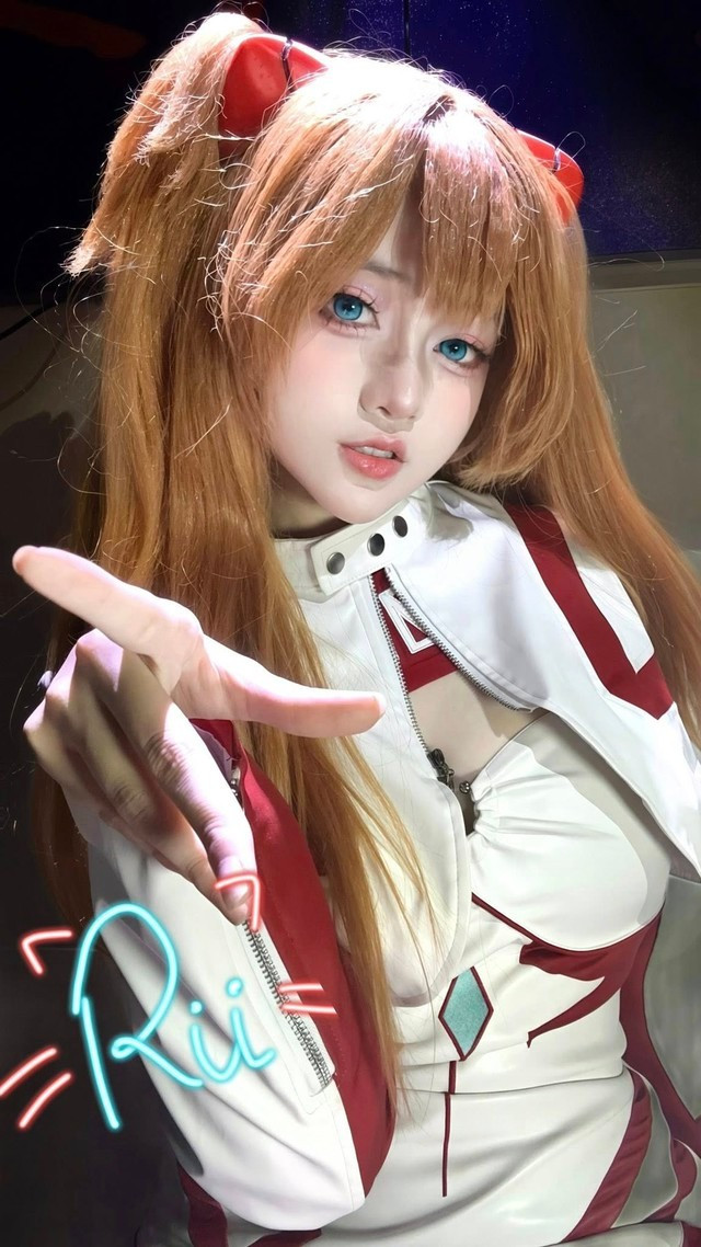 Không chỉ dừng lại ở trang phục, kỹ năng trang điểm và làm tóc của Bảo Ngọc cũng đạt đến một tầm cao mới.