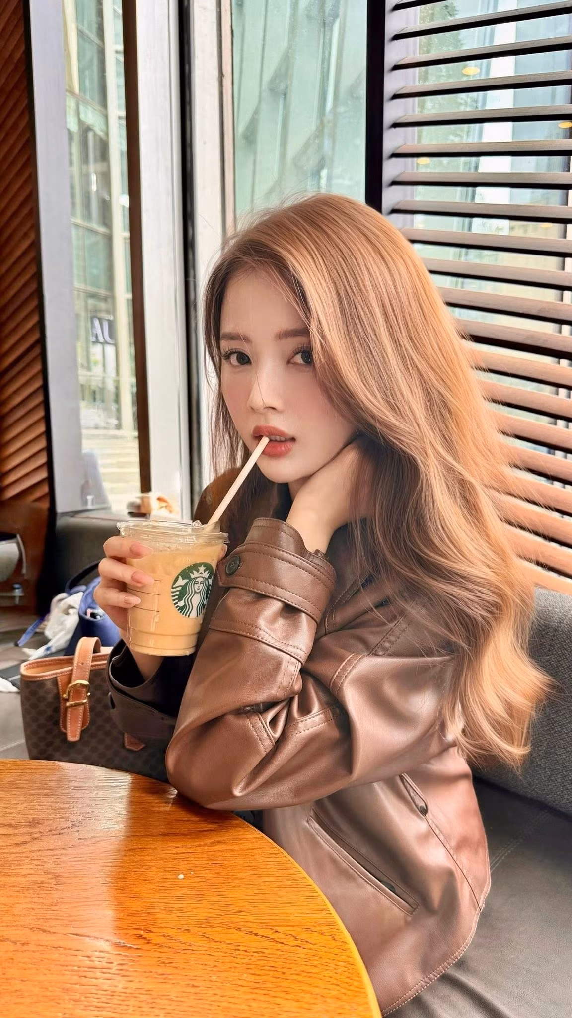 Nhan sắc sáng, gương mặt dễ thương giúp Lan Hương trở thành một trong những “hot girl ảnh thẻ” được cộng đồng mạng nhắc đến nhiều nhất những năm gần đây.