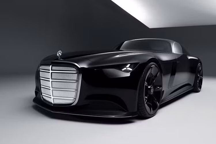 Mercedes Vision Iconic ﻿Trong khi Jaguar Type 00 không mấy ấn tượng, thì Mercedes lại ghi điểm với Vision Iconic – một mẫu EV phong cách Art Deco hiện đại, nội thất mang hơi hướng steampunk. Mặt ca-lăng điện giả lập của xe được đánh giá là đẹp nhất trong các thiết kế xe điện hiện nay.