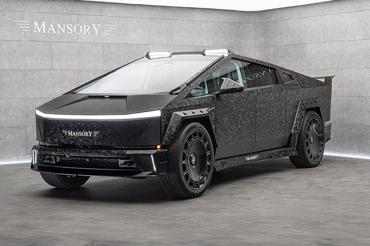 Chiếc Tesla Cybertruck sau khi qua bàn tay Mansory đã biến hình hoàn toàn và được gọi là "Elongation". Chiếc xe là sự kết hợp của sợi carbon cùng các chi tiết khí động học tích hợp trên chiếc xe tải có hình dáng vuông vứt. Điều này dấy lên nhiều tranh cãi vì tính hiệu quả của khí động học gần như không có.