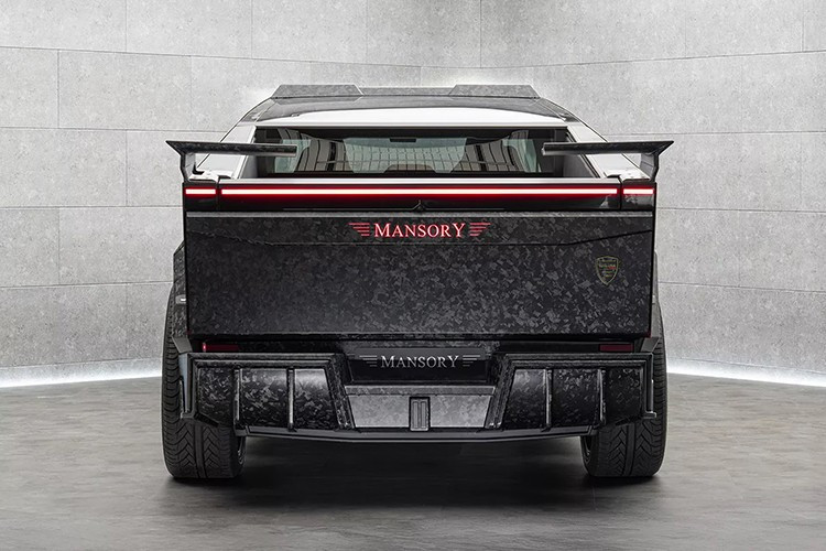 Dù Cybertruck đã mất đi phần nào sức hấp dẫn tại Mỹ, nhưng vẫn là mẫu xe phổ biến ở Trung Đông. Điều này không quá bất ngờ khi người dân nơi đây yêu thích những chiếc xe hào nhoáng, nên Elongation Evo chắc chắn rất hợp gu khách hàng nơi đây.