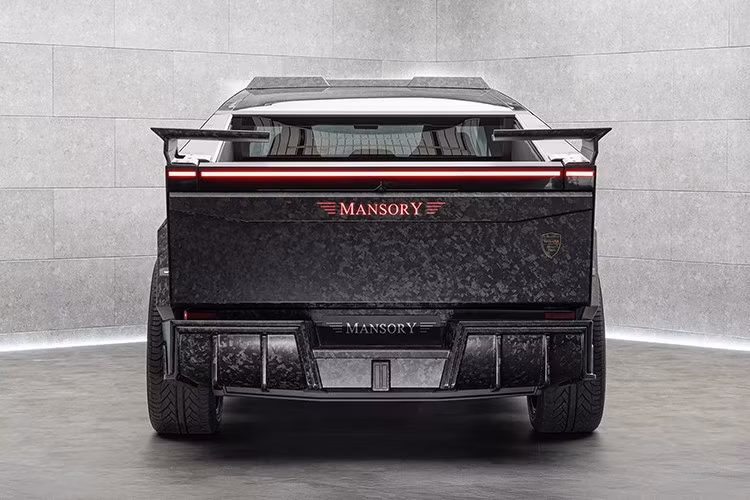 Dù Cybertruck đã mất đi phần nào sức hấp dẫn tại Mỹ, nhưng vẫn là mẫu xe phổ biến ở Trung Đông. Điều này không quá bất ngờ khi người dân nơi đây yêu thích những chiếc xe hào nhoáng, nên Elongation Evo chắc chắn rất hợp gu khách hàng nơi đây.