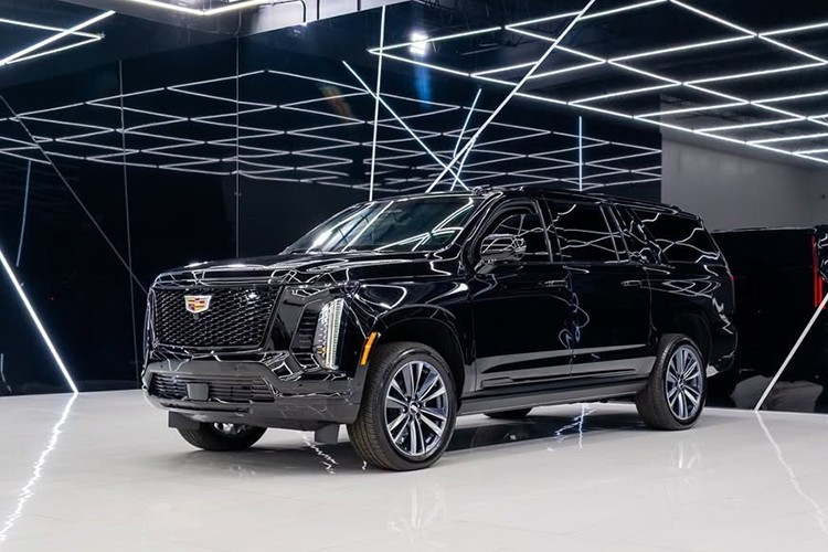 Chiếc Cadillac Escalade 2026 đặc biệt này có thể trông giống như một chiếc SUV cỡ lớn cao cấp thông thường, nhưng nó lại ẩn chứa một điều khá ngoạn mục bên trong. Đúng vậy, đó là khả năng chống đạn, để bạn cảm thấy an toàn hơn khi lái xe trên những con đường nguy hiểm.