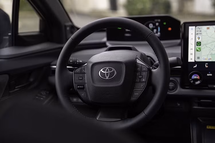 Phiên bản cao nhất Excel được niêm yết từ 40.995 bảng Anh (tương đương 1,441 tỷ đồng), bản này dùng chung pin 77 kWh với Design nhưng được bổ sung thêm nhiều trang bị tiện nghi và công nghệ cao cấp, hướng tới nhóm khách hàng muốn trải nghiệm SUV điện theo phong cách sang trọng hơn.