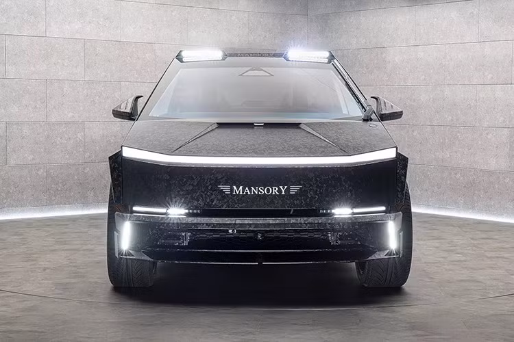 Tuy nhiên, tại Mỹ, việc xuất hiện với một chiếc xe bán tải điện Cybertruck độ hầm hố cực đoan như thế này có thể thu hút nhiều ánh nhìn dò xét hơn là sự ngưỡng mộ.