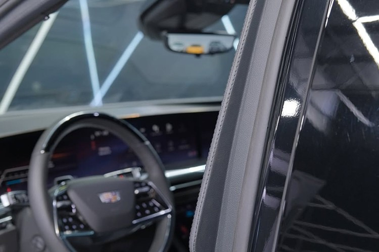 Xe sử dụng động cơ V8 6.2 lít thông thường, sản sinh công suất 420 mã lực và mô-men xoắn 460 pound-feet (624 Nm), vì vậy động cơ chưa được độ lại để tăng thêm sức mạnh. Theo thông số kỹ thuật chính thức, Cadillac Escalade ESV có khả năng kéo tối đa 8.000 pound (3.629 kg), và phiên bản tiêu chuẩn có thể kéo lên đến 8.100 pound (3.674 kg).