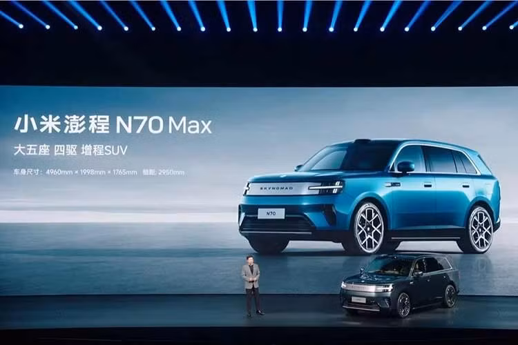 Sau màn hé lộ vào hồi đầu tháng này, tập đoàn điện tử Xiaomi của Trung Quốc đã chính thức giới thiệu mẫu SUV cỡ lớn được chờ đợi từ lâu mang tên Skynomad. Xe được bán với 2 phiên bản, gồm N70 và N90, chủ yếu khác nhau về kích thước cũng như cấu hình ghế ngồi.