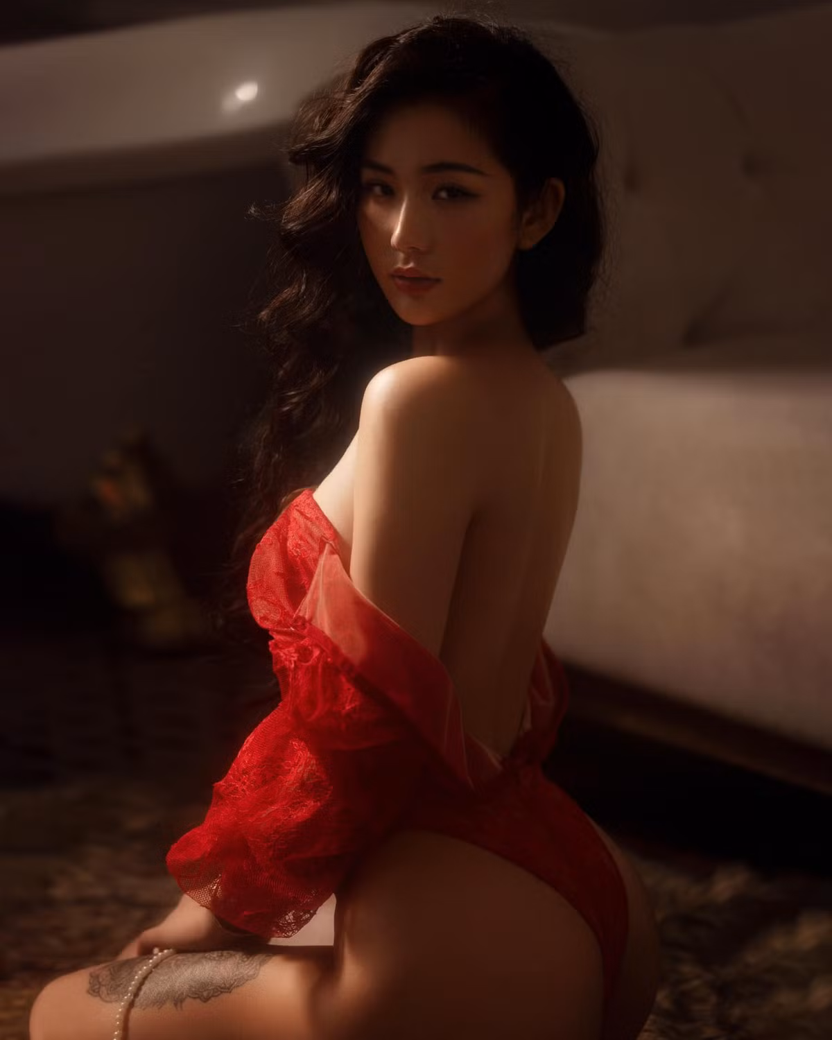 Trương Võ Huyền Trân, sinh năm 1994 đến từ Nam Định (cũ) gây chú ý khi có ngoại hình đặc biệt, cô từng "gây sốt" với hình xăm hổ lớn ở đùi.