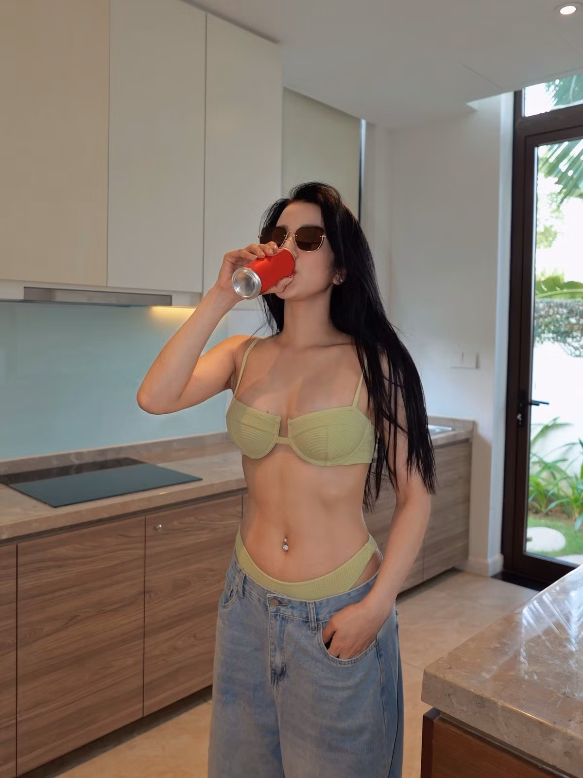 Diệp Lâm Anh đang ở giai đoạn rực rỡ nhất của nhan sắc và phong thái – vừa chín chắn, vừa quyến rũ, vừa mang năng lượng tích cực khó ai sánh bằng.