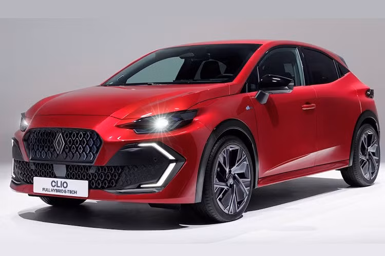 Khi Renault còn được phân phối chính hãng tại Việt Nam, Renault Clio cũng đã từng có mặt, nhưng với bản thể thao RS và với mức 1,3 tỷ đồng - cái giá vẫn rất khó chấp nhận cho một chiếc hatchback hạng B ngay cả ở thời điểm hiện tại. Nhưng kể từ khi ra mắt vào năm 1990, doanh số cộng dồn của Clio trên toàn cầu đã lên tới 17 triệu chiếc.