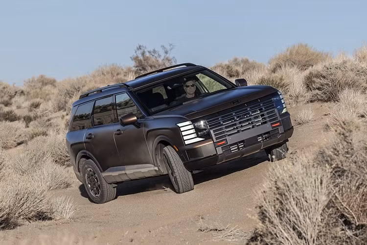 Động cơ điện đầu tiên của xe sẽ đảm nhiệm việc khởi động động cơ và các chức năng khác, để động cơ thứ hai đảm nhiệm nhiệm vụ đẩy và phanh tái tạo.