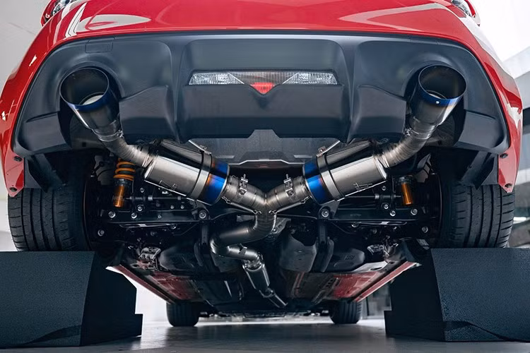 Được lấy cảm hứng từ huyền thoại Toyota 2000GT, Toyota 86 mang phong cách fastback 2+2 với kích thước 4.240 x 1.775 x 1.320 mm, trục cơ sở 2.570 mm. Bản nâng cấp giữa vòng đời này của Toyota 86 gồm một số tinh chỉnh nhẹ về thiết kế như cản trước, khuếch tán gió sau, thiết kế cụm đèn trước và sau...