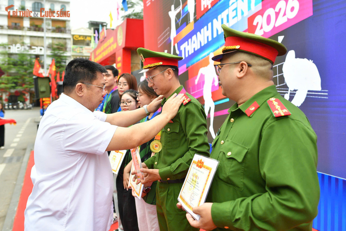 Từ những năm tháng kháng chiến với tinh thần “Quyết tử để Tổ quốc quyết sinh”, “Ba sẵn sàng”, đến thời kỳ đổi mới với các phong trào “Thanh niên tình nguyện”, “Tuổi trẻ sáng tạo”, “Tuổi trẻ xung kích bảo vệ Tổ quốc”, lớp lớp đoàn viên, thanh niên đã không ngừng cống hiến, khẳng định vai trò tiên phong trên mọi lĩnh vực.