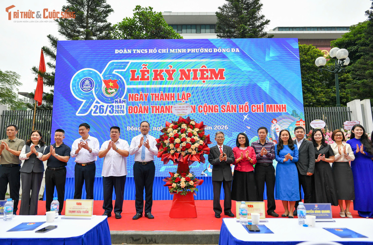 Bên cạnh đó, các doanh nghiệp đồng hành cũng trao tặng nhiều nguồn lực thiết thực cho thanh niên phường. Trong đó có 5.000 suất chăm sóc răng miệng miễn phí dành cho đoàn viên, thanh niên và 1 lớp bồi dưỡng năng lực tiếng Anh cho cán bộ, công chức phường. Đây là sự hỗ trợ có ý nghĩa, góp phần nâng cao chất lượng đời sống, kỹ năng và năng lực hội nhập cho đội ngũ trẻ.