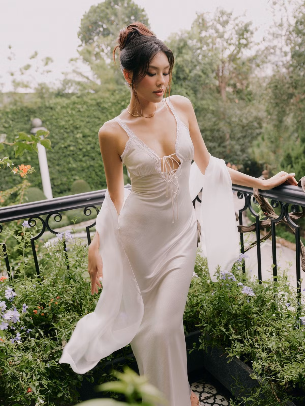 Trước khi về Việt Nam hoạt động nghệ thuật, Thảo Nhi Lê từng có mối tình 2 năm với Huy Trần (hiện là chồng của diễn viên Ngô Thanh Vân). Cặp đôi này từng rất được yêu mến bởi sự đẹp đôi và những khoảnh khắc ngọt ngào trên mạng xã hội.