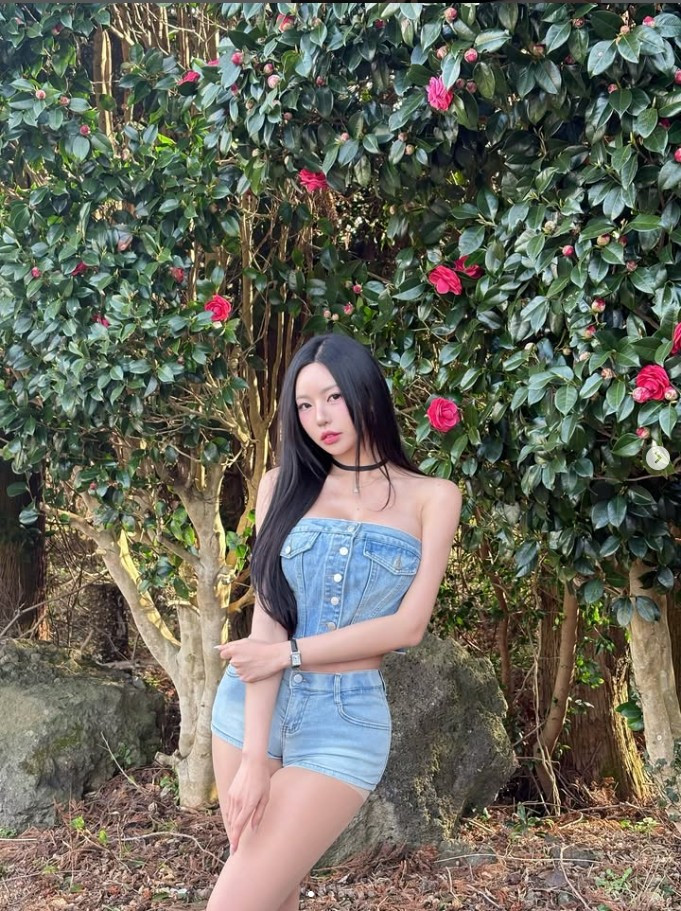 Sở hữu chiều cao 171cm, cô được xem là một trong những coser có thần thái người mẫu chuyên nghiệp nhất xứ kim chi, luôn mang lại cảm giác vừa "ảo mộng" vừa rất thật.