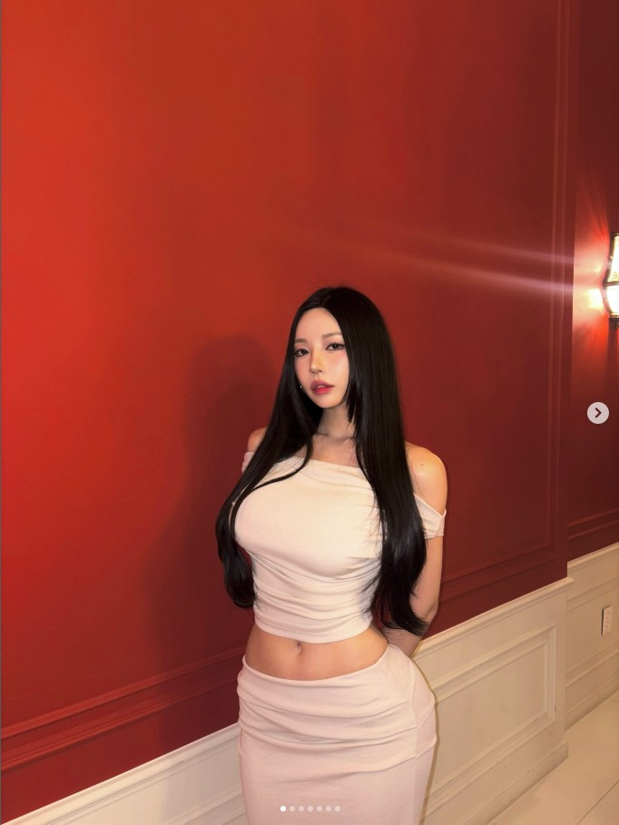 Tính đến hiện tại, Donggeuran đã có đến 29 bộ ảnh trả phí cùng với nguồn thu nhập khổng lồ từ vai trò cosplayer. Đặc biệt, cô luôn tự sản xuất và biên tập hầu hết các bộ ảnh của mình, từ ý tưởng, phục trang đến hậu kỳ ánh sáng. Chính sự chỉn chu ấy giúp Donggeuran trở thành gương mặt đại diện cho nhiều thương hiệu thời trang, làm đẹp, và các sự kiện cosplay quốc tế.