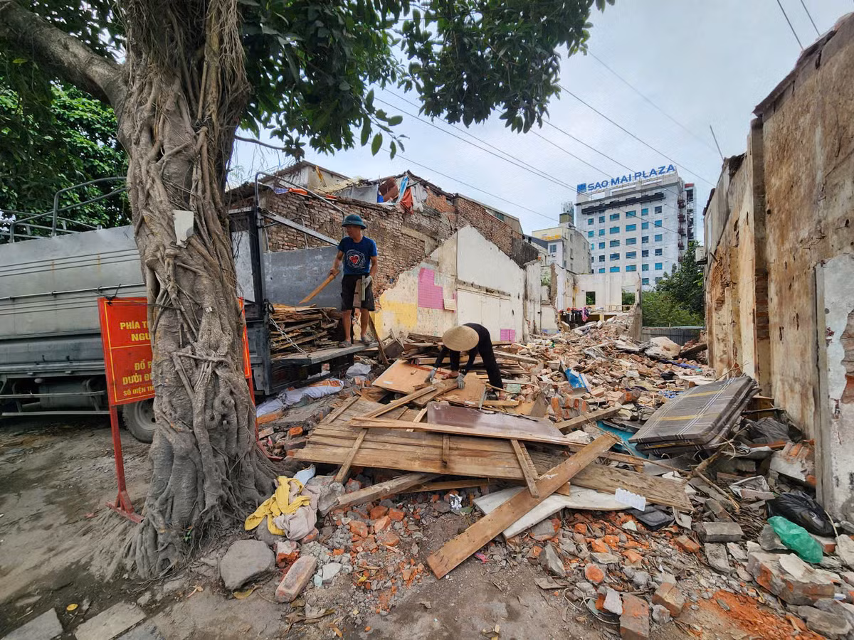 Trước những khó khăn này, chính quyền địa phương đã báo cáo thành phố để áp dụng một số cơ chế, chính sách hỗ trợ có lợi cho người dân có đất bị thu hồi nhằm tháo gỡ vướng mắc.