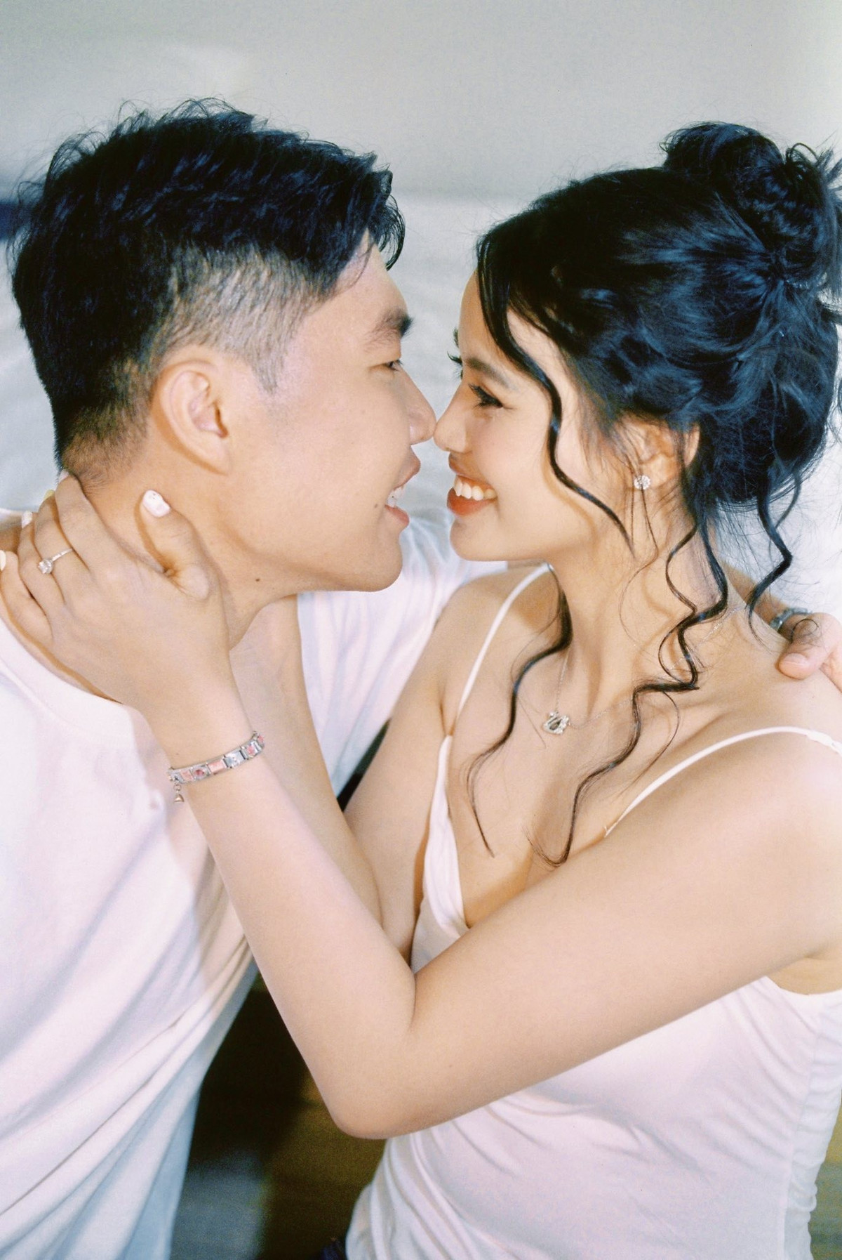 Trước đó, Ánh Nguyệt và Đức Phát được xem như một trong những cặp đôi đẹp của làng thể thao Việt. Cả 2 đều tham gia Thế vận hội Olympic Paris năm 2024, được “chọn mặt gửi vàng” cầm cờ cho đoàn thể thao Việt Nam. Ngày 19/9/2024, cặp đôi chính thức đăng tải dòng trạng thái công khai hẹn hò trên trang cá nhân.