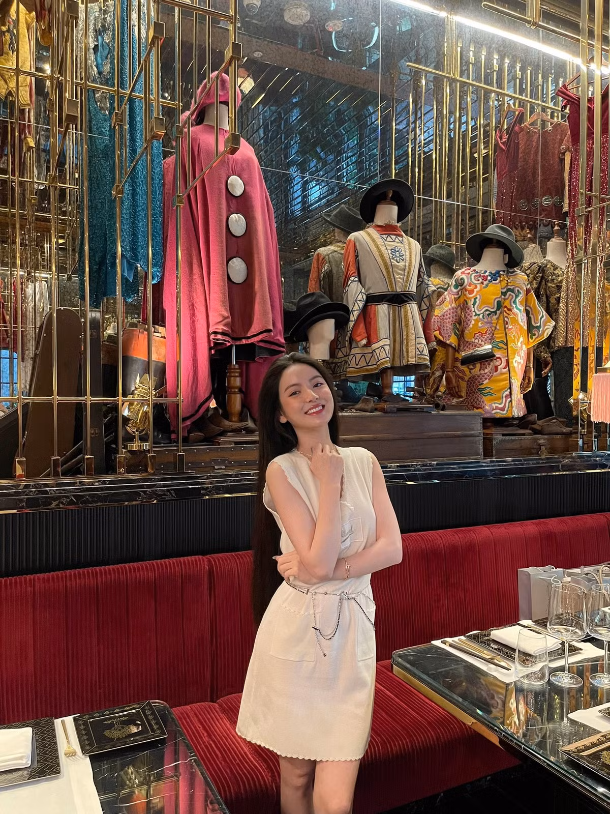 Không hổ danh là một trong những nàng WAGs hot nhất nhì làng bóng đá, Chu Thanh Huyền ngày càng ghi điểm không chỉ nhờ nhan sắc mà còn ở sự thay đổi tích cực mỗi ngày.