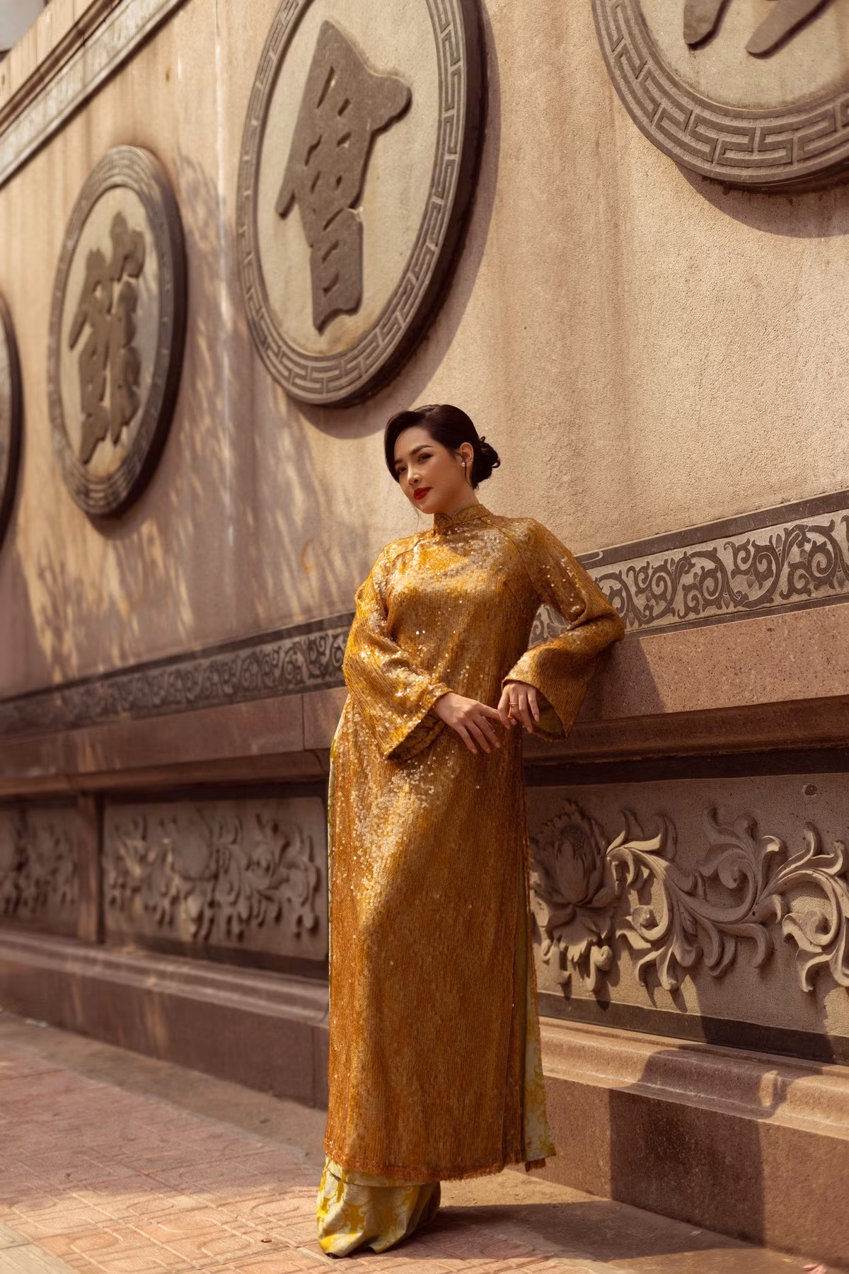 Mới đây, Vũ Thanh Quỳnh thu hút sự chú ý khi thực hiện bộ ảnh thời trang tại khu Chợ Lớn – nơi được xem là “trái tim” văn hóa của cộng đồng người Hoa tại TP HCM.