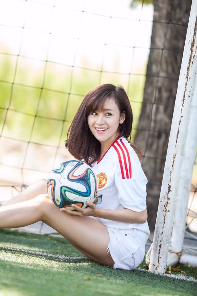 Sau nhiều năm sống kín tiếng và tập trung vào công việc kinh doanh, Lê Thị Huyền Anh giờ đây đã trở thành một người phụ nữ trưởng thành, điềm đạm hơn.