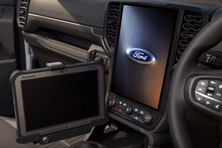 Ford Ranger Super Duty sử dụng động cơ diesel V6 Power Stroke dung tích 3.0L, tương tự bản Wildtrak cao cấp. Mặc dù thông số kỹ thuật chi tiết chưa được công bố, nhưng công suất và mô-men xoắn chắc chắn sẽ vượt qua mốc 250 mã lực và 600 Nm hiện tại.