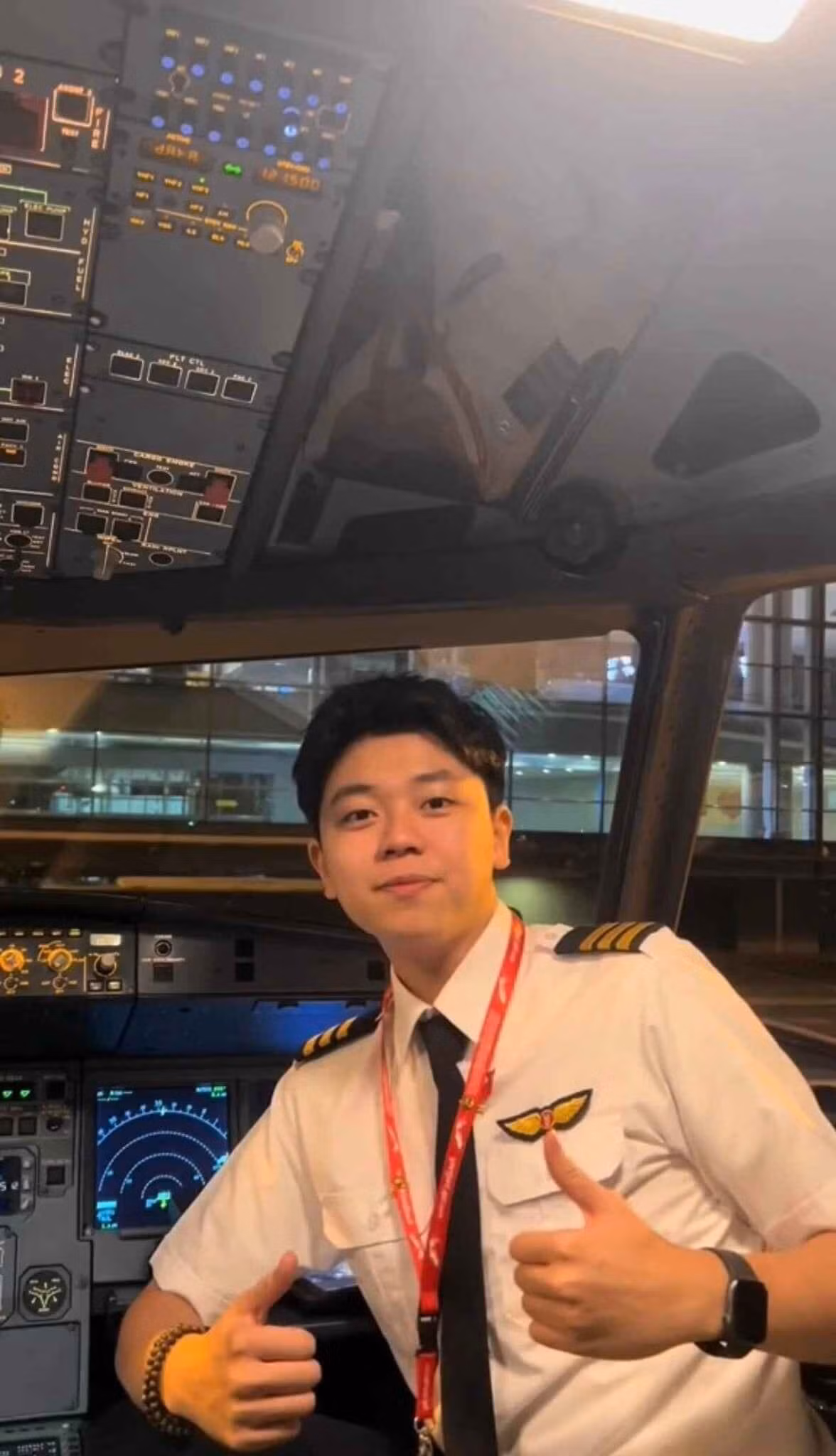 Hà Còi từng đỗ vào Đại học Bách khoa Hà Nội nhưng đã dừng học để theo đuổi ước mơ "chạm tay đến bầu trời".