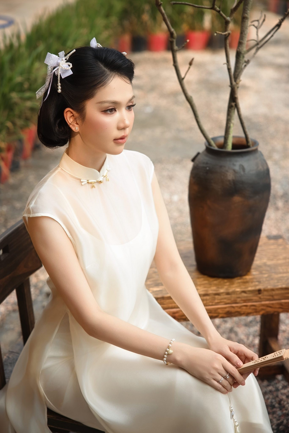 View - “Nữ hoàng nội y” Ngọc Trinh dịu dàng lạ thường trong áo dài cách tân | Báo Tri thức và Cuộc sống - TIN TỨC PHỔ BIẾN KIẾN THỨC 24H