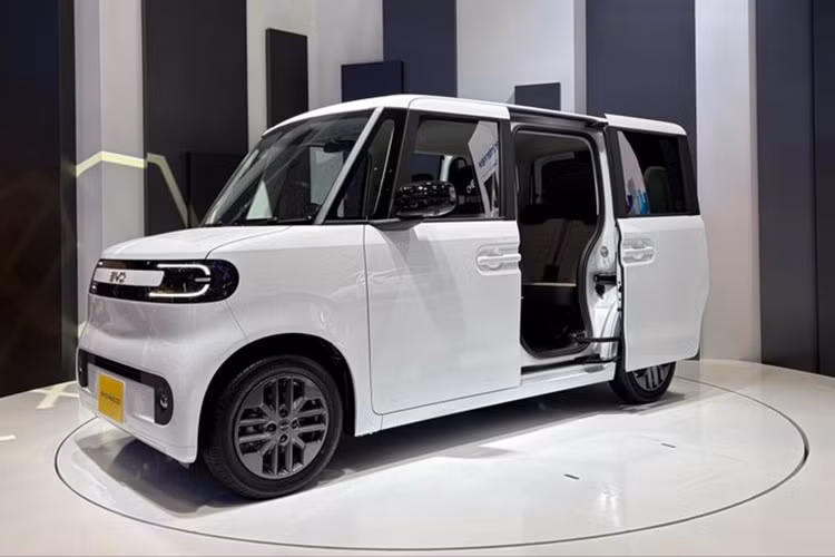 Bao gồm cả xe cắm trại, ghế dài có bánh xe, và thậm chí cả những tác phẩm nghệ thuật thân xe độc ​​đáo; một số trông giống hệt Transformers. Một số người còn thêm chút sức mạnh vào xe, nhưng bất kỳ sự thay đổi nào ngoài quy định của chính phủ rõ ràng là bất hợp pháp.