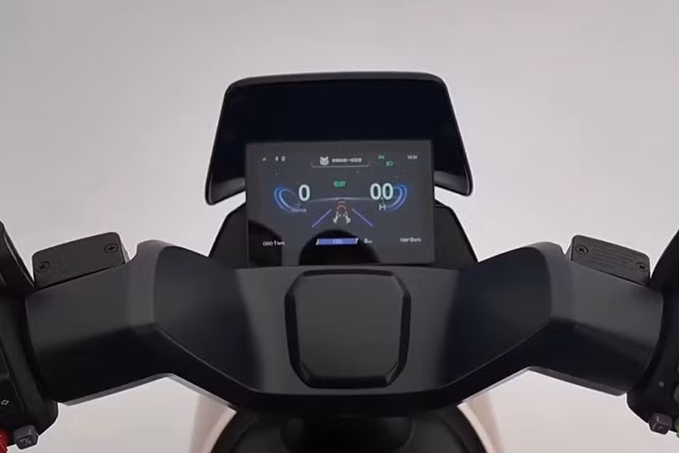 Zero X7 được trang bị cụm đồng hồ TFT 7 inch lớn hiển thị đầy đủ các thông tin trên xe giúp người điều khiển nắm bắt được tình trạng của xe một cách dễ dàng. Cụm đồng hồ này cũng có tính năng kết nối điện thoại cho phép kiểm tra trạng thái xe, cảnh báo phá hoại và các thông báo khác.