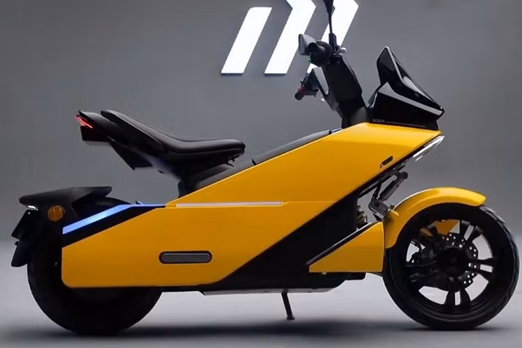 Zero X7 có kích thước rất nhỏ gọn với tổng thể là 1854 x 762 x 990 mm điều này giúp xe có thể linh hoạt cho nhu cầu di chuyển hàng ngày. Xe sử dụng hệ thống lái trung tâm (hub-center steering) giúp giảm trọng lượng đồng thời cho khả năng lái xe ấn tượng hơn so với các thiết kế truyền thống trên xe máy thông thường.