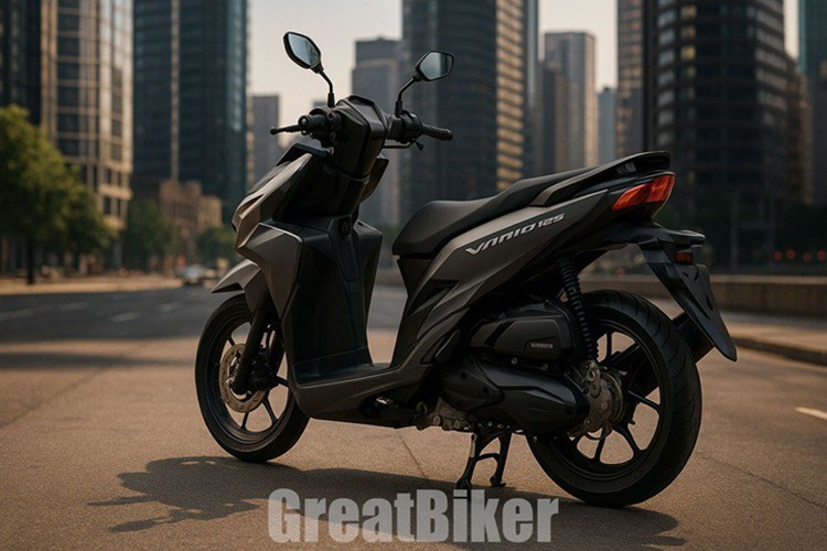 Điểm nhấn nổi bật của Honda Click 160 Street Edition sắp ra mắt nhất là việc chuyển từ ghi-đông nằm ẩn sau dàn áo sang loại ghi-đông trần kiểu “bụi bặm” mang chất street fighter, khiến cá tính của xe thay đổi rõ rệt, gần như khác hoàn toàn so với bản tiêu chuẩn.