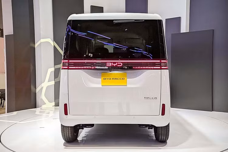 Thân xe bóng bẩy, logo BYD, và một số đèn LED ở cả trước và sau, BYD cảm thấy mức giá 2,6 triệu Yên Nhật là hợp lý. Khoảng 16.775 USD (theo tỷ giá hối đoái hiện tại). Liệu bạn có sẵn sàng chi trả mức giá này cho chiếc Racco không?