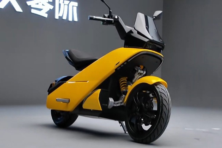 Không phải là chiếc xe điện phục vụ nhu cầu di chuyển hàng ngày, Scoox Zero X7 2026 mới chỉ dành cho những khách hàng có cá tính. Xe sở hữu lối thiết kế đặc biệt, pha trộn giữa một chiếc minibike với một tạo hình độc đáo, đem tới sự nổi bật khi di chuyển trên đường.