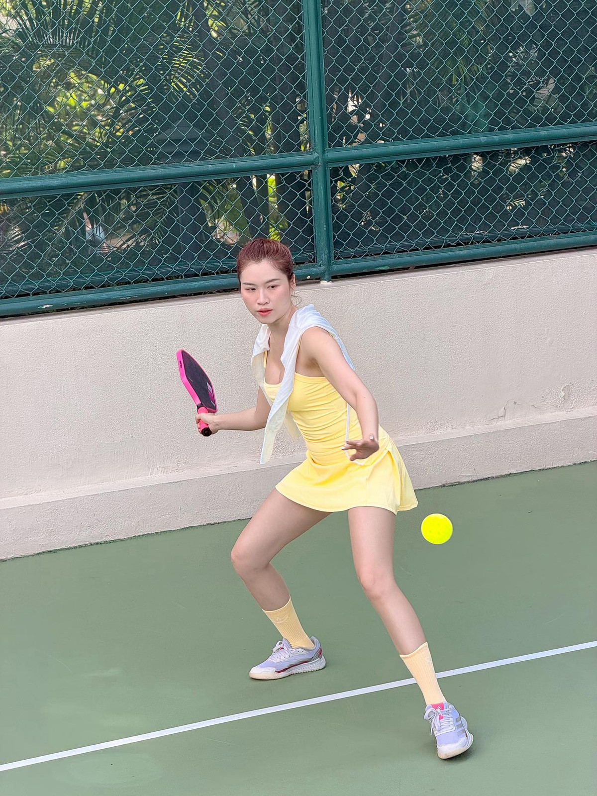 Song song với sự nghiệp dẫn chương trình, Thanh Thanh Huyền còn ghi dấu ở các đấu trường sắc đẹp khi từng lọt Top 15 Hoa hậu Hoàn vũ Việt Nam 2015 và đại diện Việt Nam tại Miss Charm 2023 (Top 20).