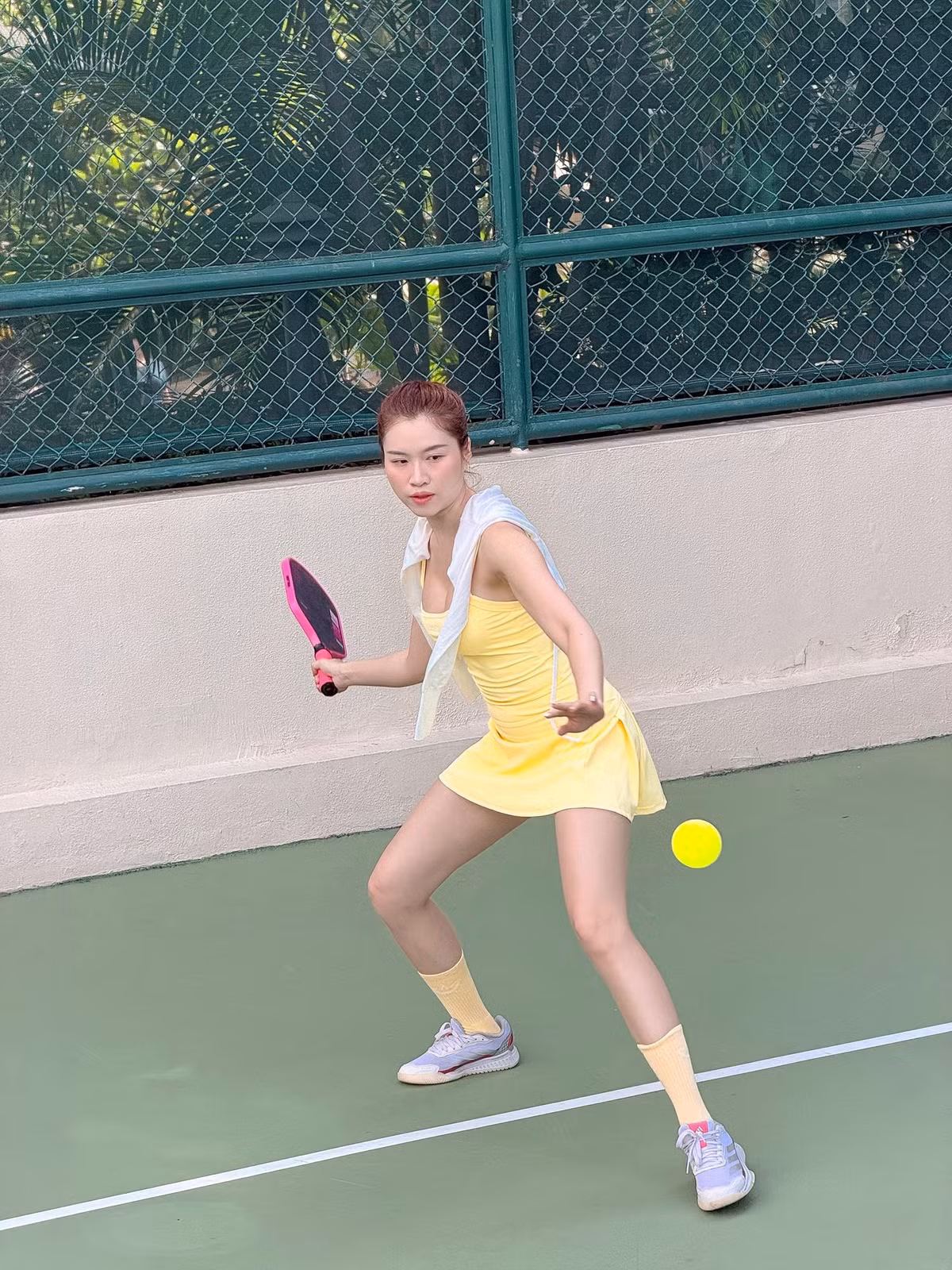 Song song với sự nghiệp dẫn chương trình, Thanh Thanh Huyền còn ghi dấu ở các đấu trường sắc đẹp khi từng lọt Top 15 Hoa hậu Hoàn vũ Việt Nam 2015 và đại diện Việt Nam tại Miss Charm 2023 (Top 20).