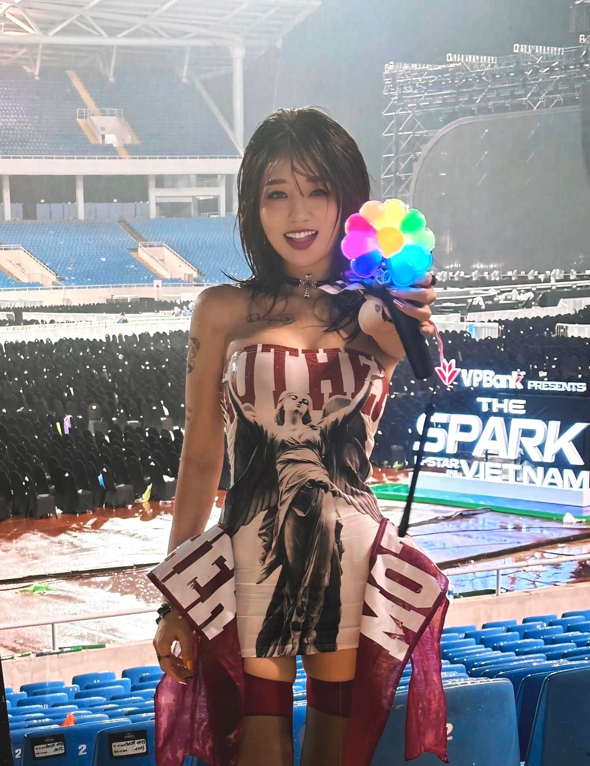 Phong độ chưa bao giờ đi xuống, nữ banker tài năng này giờ đây vẫn gây ấn tượng mạnh mẽ bởi nhan sắc quyến rũ cùng vóc dáng "chuẩn không cần chỉnh".